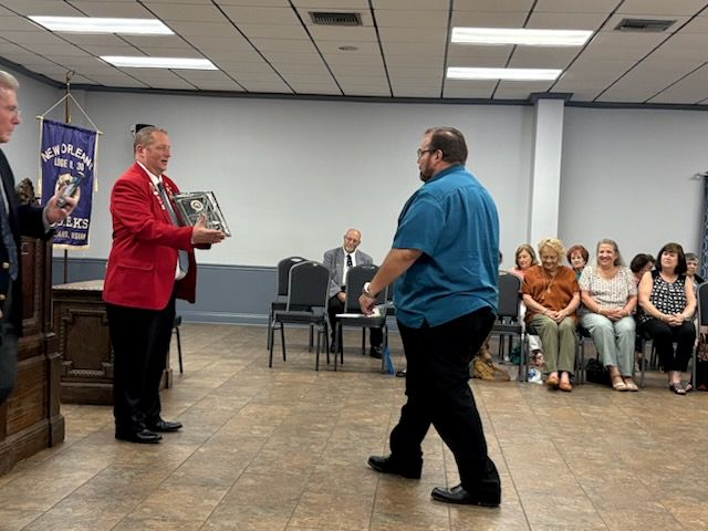 ER Scott Guirovich presenting the award for Officer of the Year to Brian Baye