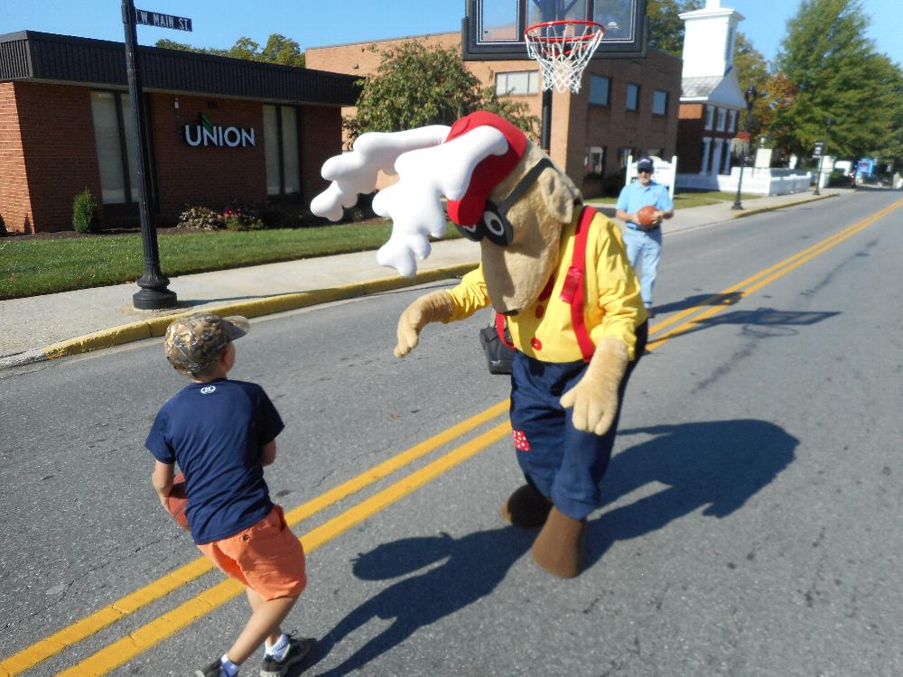 Elroy showing off his basketball skills at centerfest 2017