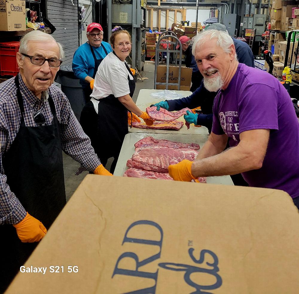 The rib un-packers and the rib rubbers hard at work. Hiding behind Don McCurdy is Jody Pascarella and a fellow in witness protection. 