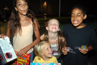 The BEST part of any family activity is the kids and looks at those crazy smiles.......... and look at the prizes they won.... 