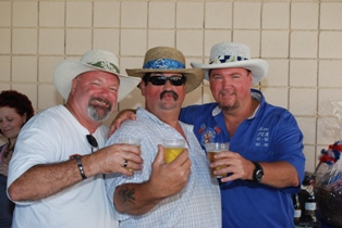 Ahhhhh it's the three "Mustacheers"... Manny, Moise, Yak..... lol You guys are great, always there to help and give advice... hummmm