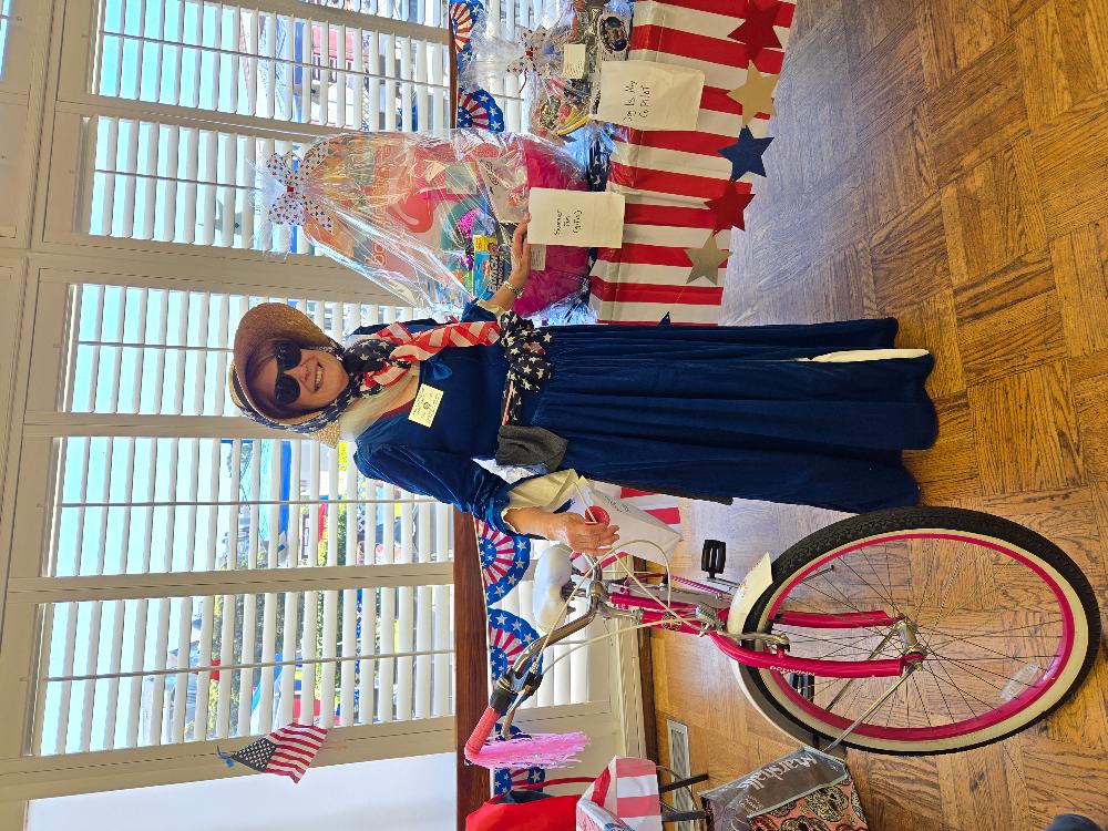 ER Gail Dekreon as Betsy Ross