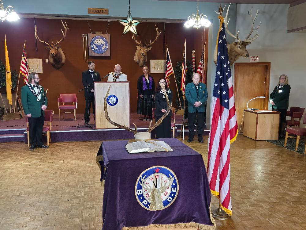 The Star of Fidelity shines over the altar as Past District Deputy Lanny Schulze presides over the installation of Chris Beck as Exalted Ruler