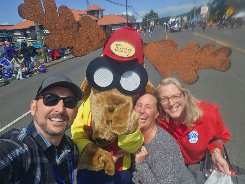 Elroy Elk made some new friends at the Loyalty Days Parade! From left to right, Haven Kastner (new member),Elroy, Kristeen Beck (wife of Exalted Ruler Chris Beck), and Secretary Jennifer Braibish. Thanks for visiting, Elroy!
