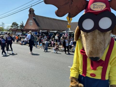 Don't be shy, Elroy! Get out there and meet those good folks from Newport!