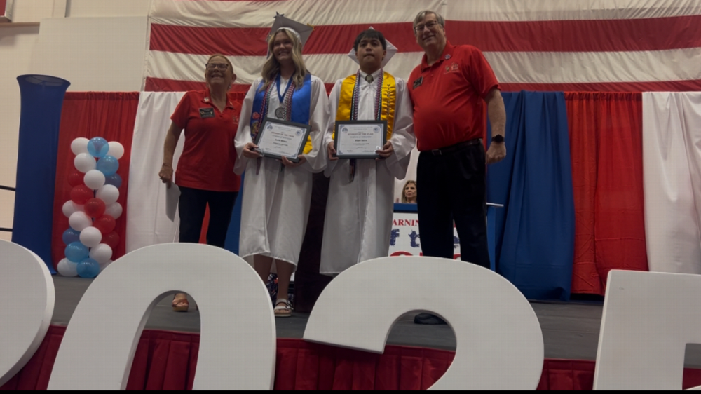 May 7th The Elks were out in force! For Youth Week, ER Walt Honse and Scholarship Coordinator Kathy Honse handed out Scholarships and Student of the Year to deserving students at Mohave Accelerated Learning Center (MALC)
Pictured Left to right; Scholarship Coordinator Kathy Honse, Eevie Wilson, Elijah Serra and Exalted Ruler Walt Honse.