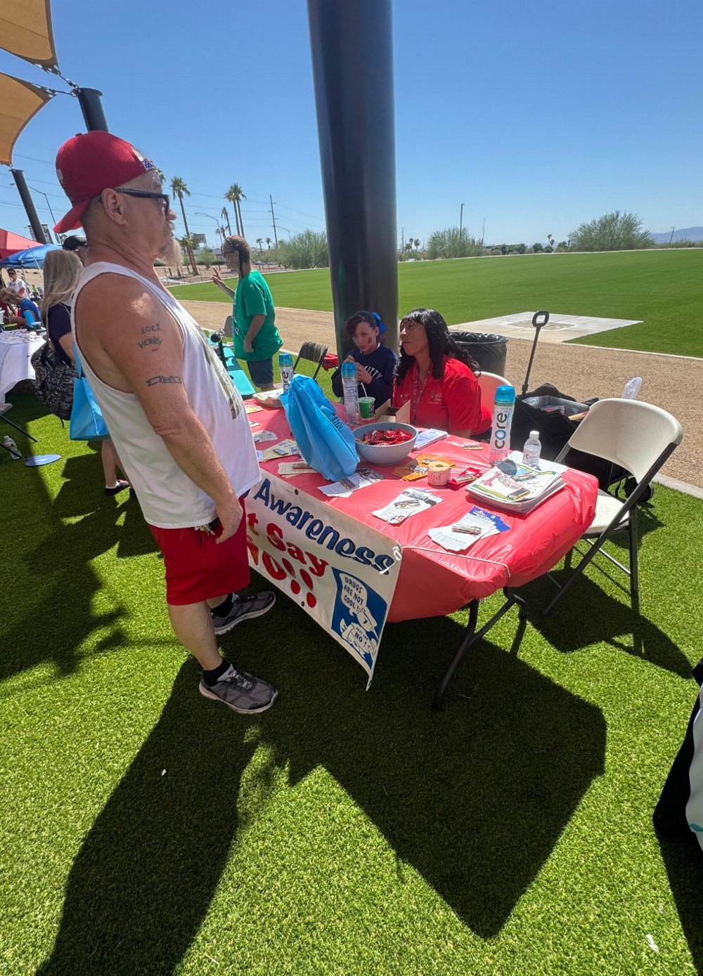 A booth visitor getting information on smoking/vaping cessation.
